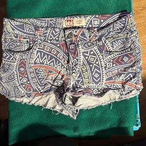 L.e.i. Ashley Low-Rise Cutoff Shorts Tribal Print Blue/White/Red Juniors Size 11